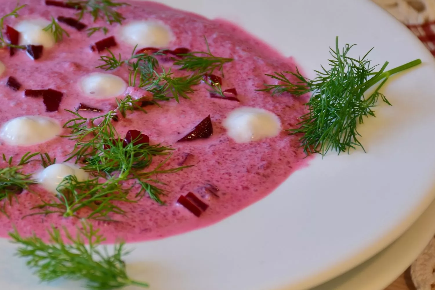 No es el gazpacho: el plato veraniego que se prepara en 20 minutos y es ideal para el calor/ CANVA