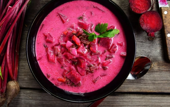 Sopa fría de remolacha/ CANVA Sopa fría de remolacha/ CANVA