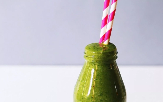Consumir smoothies no es más que otra forma de introducir vegetales y frutas a tu dieta/ PEXELS
