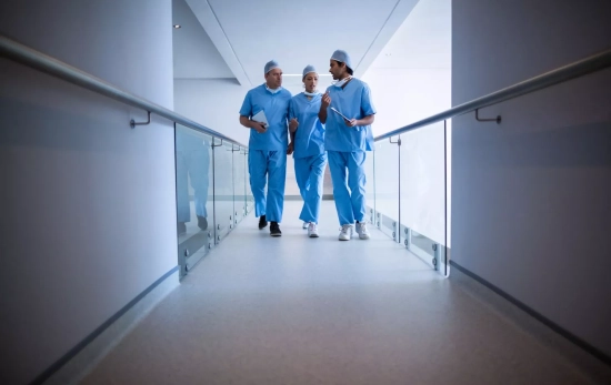 Varios profesionales de un hospital / FREEPIK - wavebreakmedia_micro Varios profesionales de un hospital / FREEPIK - wavebreakmedia_micro