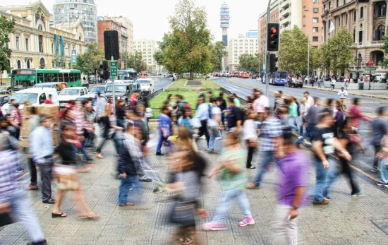 Una muchedumbre en la calle / UNSPLASH Una muchedumbre en la calle / UNSPLASH