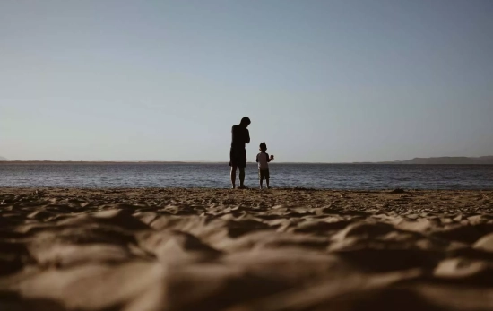 Un padre con su hijo / UNSPLASH Un padre con su hijo / UNSPLASH