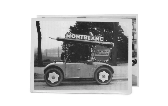 Un anuncio antiguo de la compañía / MONTBLANC Un anuncio antiguo de la compañía / MONTBLANC