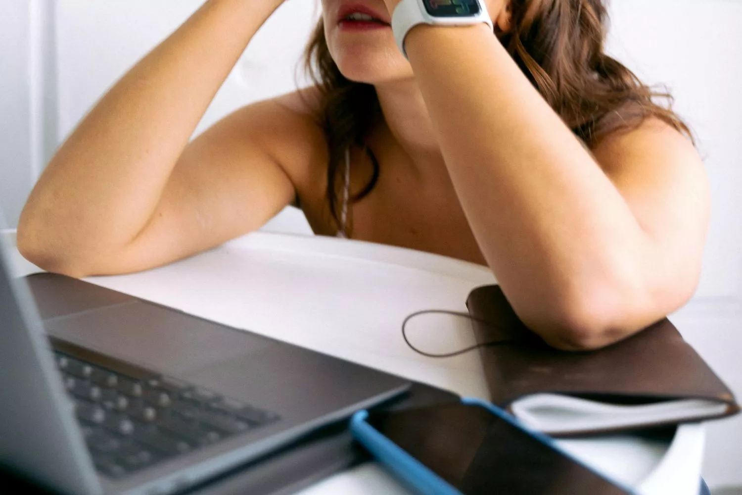 Una persona estresada en el trabajo/ PEXELS