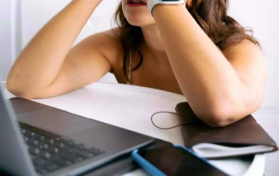 Una persona estresada en el trabajo/ PEXELS Una persona estresada en el trabajo/ PEXELS