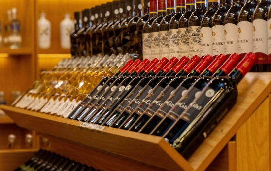 Botellas de vino en un supermercado / PEXELS Botellas de vino en un supermercado / PEXELS