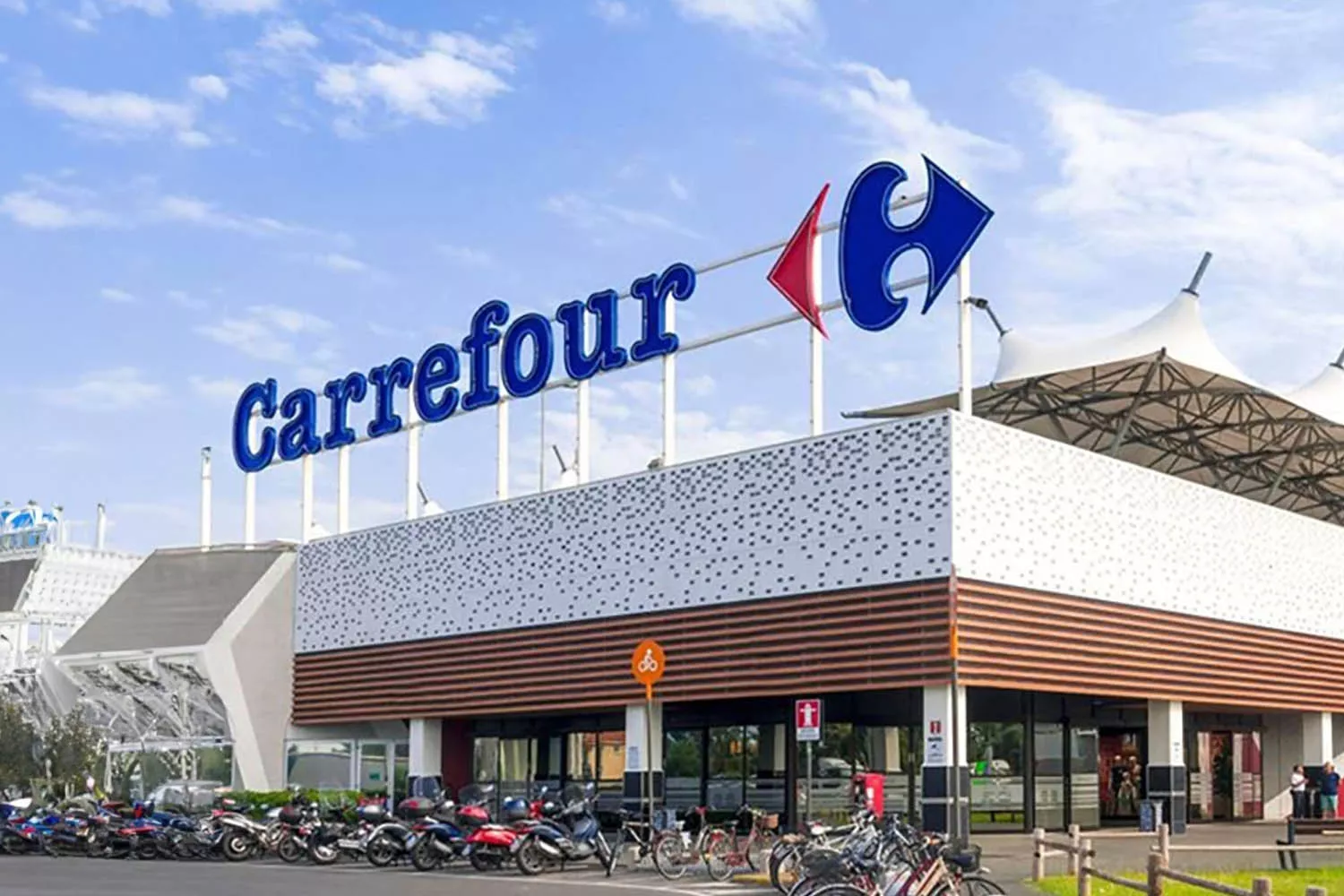 Una tienda de la cadena de supermercados francesa / CARREFOUR