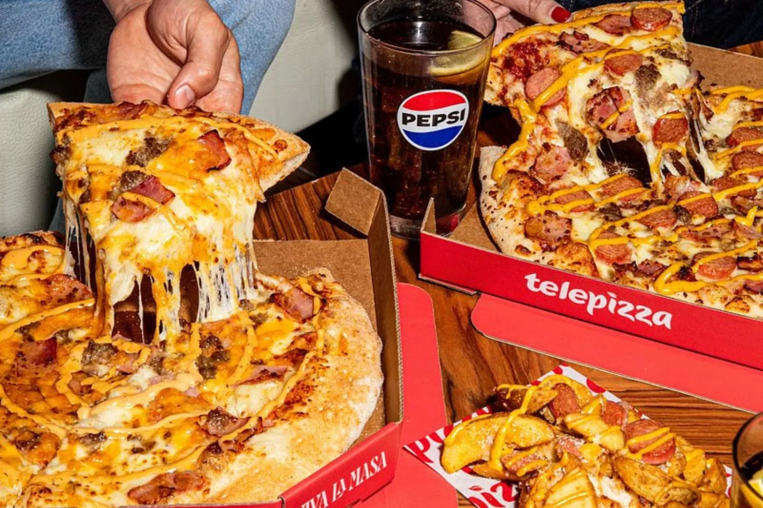 Telepizza regala sus nuevas creaciones / TELEPIZZA