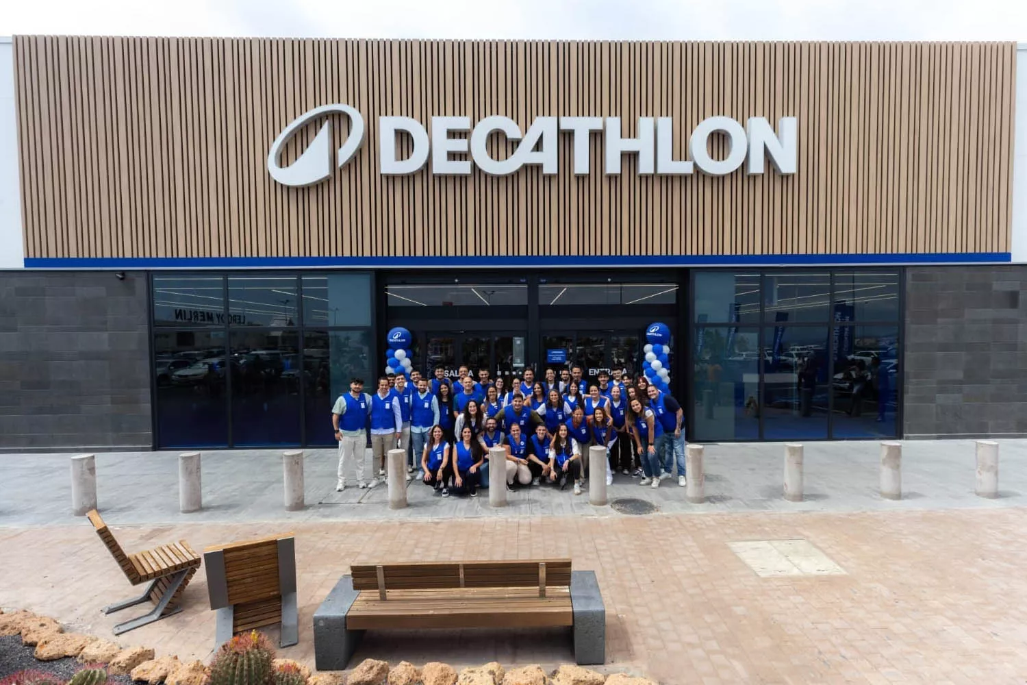 Una tienda recién inaugurada / DECATHLON