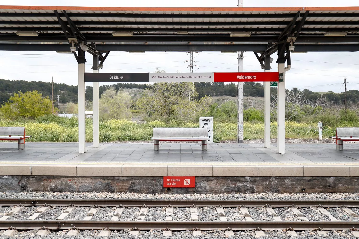 Una estación donde pasan trenes de Renfe   Óscar J.Barroso   EP