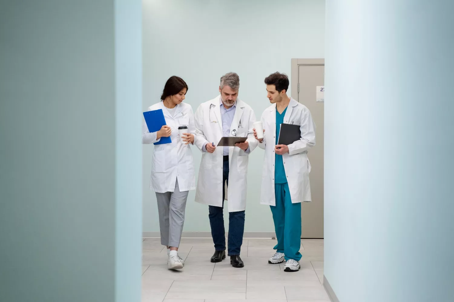 Profesionales de un hospital en el que se han reducido los tiempos de espera