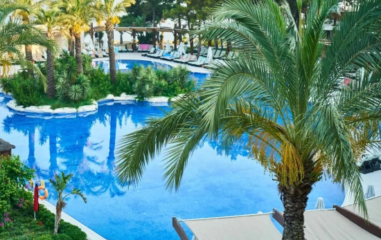 La piscina de un hotel La piscina de un hotel