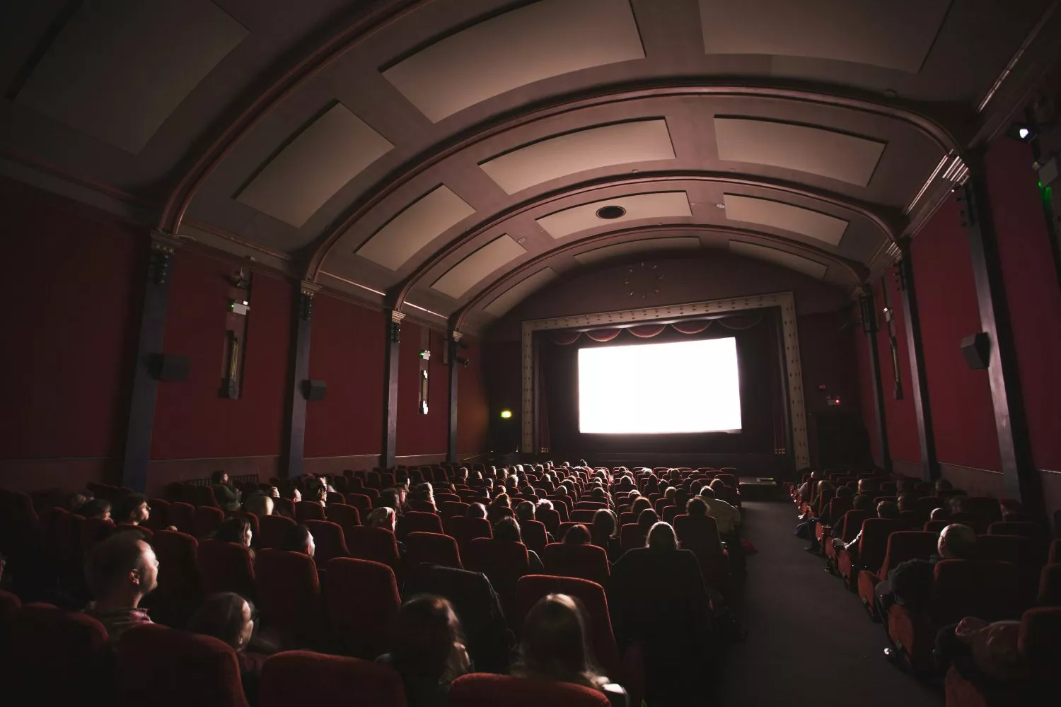 Uno de los cines de una ciudad / UNSPLASH