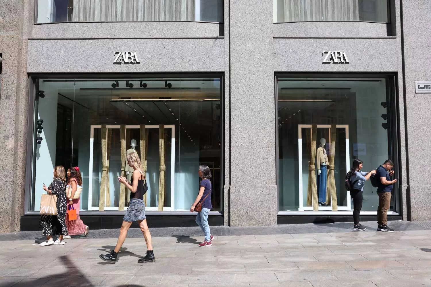 Fachada de una tienda de Zara / EUROPA PRESS - MARTA FERNANDEZ