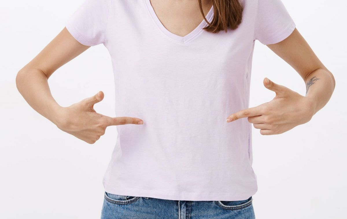 Una mujer se señala el aparato digestivo / FREEPIK Una mujer se señala el aparato digestivo / FREEPIK