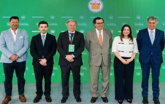 Directivos de la cadena de supermercados valenciana y políticos portugueses durante la inauguración del nuevo centro logístico MERCADONA Directivos de la cadena de supermercados valenciana y políticos portugueses durante la inauguración del nuevo centro logístico MERCADONA