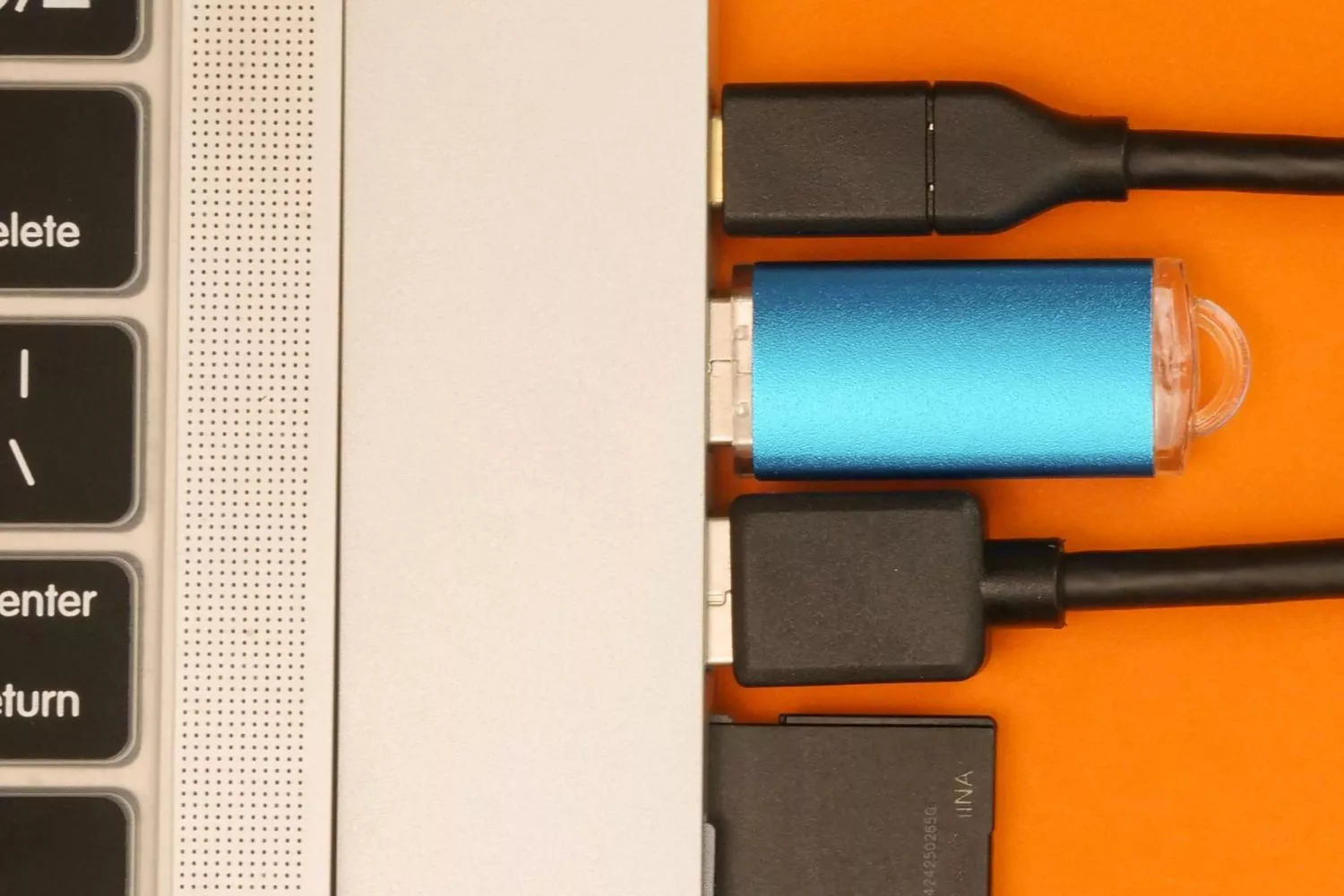 Adiós a los cables todo en uno / PEXELS