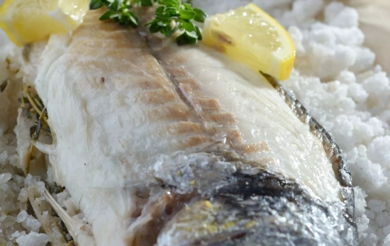 Dorada a la sal, el plato favorito de Rafa Nadal/ CANVA Dorada a la sal, el plato favorito de Rafa Nadal/ CANVA