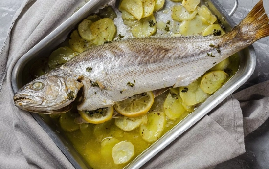 Aprende a hacer una lubina al horno al estilo de al receta de Dua Lipa/CANVA Aprende a hacer una lubina al horno al estilo de al receta de Dua Lipa/CANVA