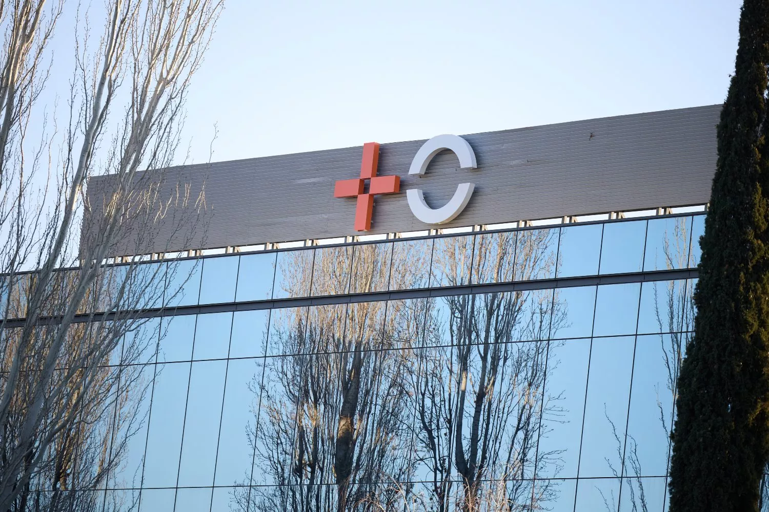 Fachada de la sede de Masorange, la empresa que cobra 38 euros por una línea fantasma / Jesús Hellín - EP