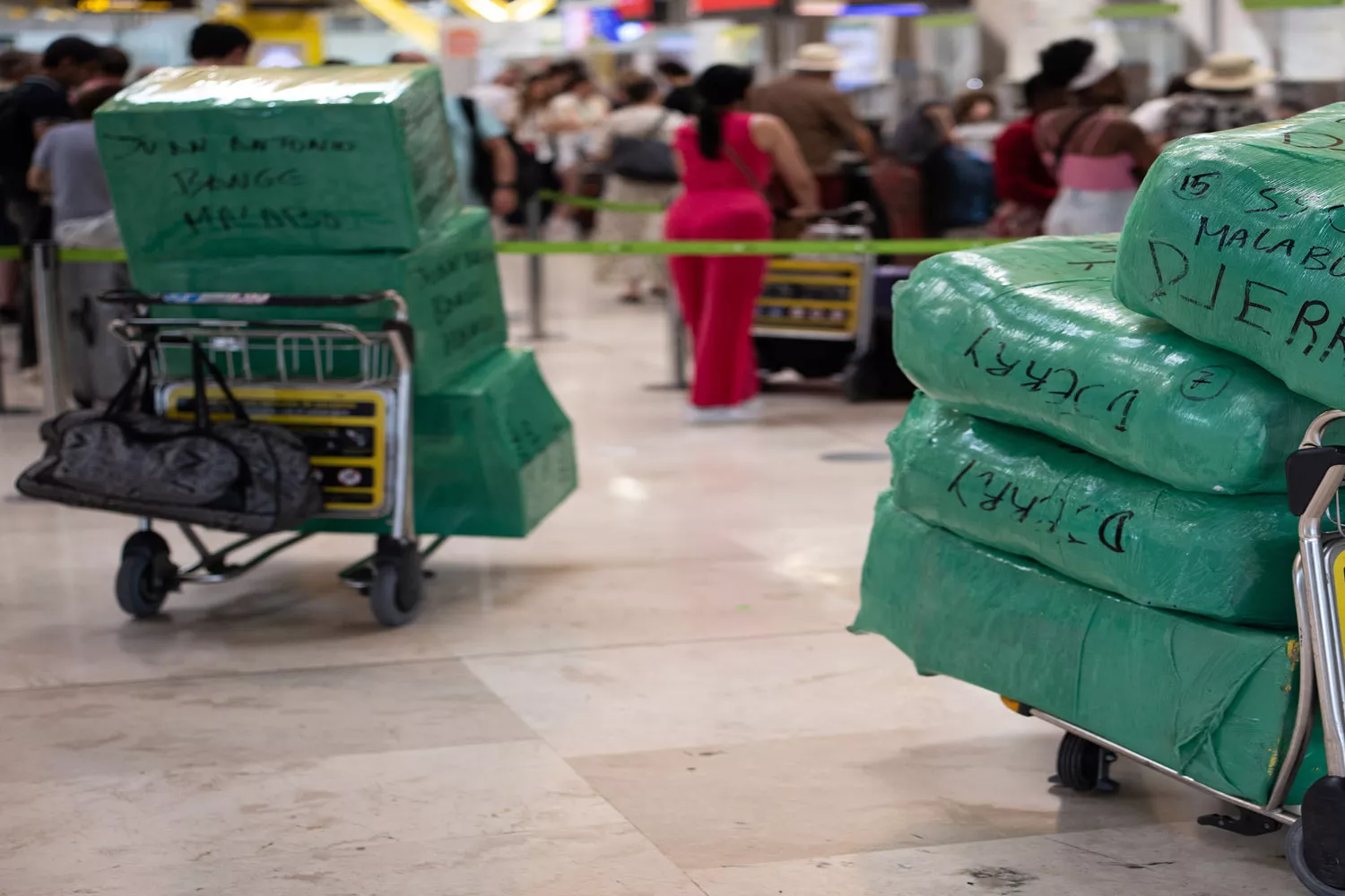 Varias maletas preparadas para su facturación en el aeropuerto Adolfo Suárez Madrid Barajas / ALEJANDRO MARTÍNEZ - EP Varias maletas preparadas para su facturación en el aeropuerto Adolfo Suárez Madrid Barajas / ALEJANDRO MARTÍNEZ - EP