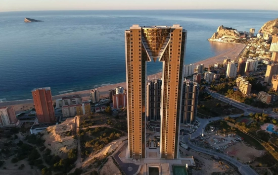 Vista de uno de los hoteles más icónicos de Benidorm Vista de uno de los hoteles más icónicos de Benidorm