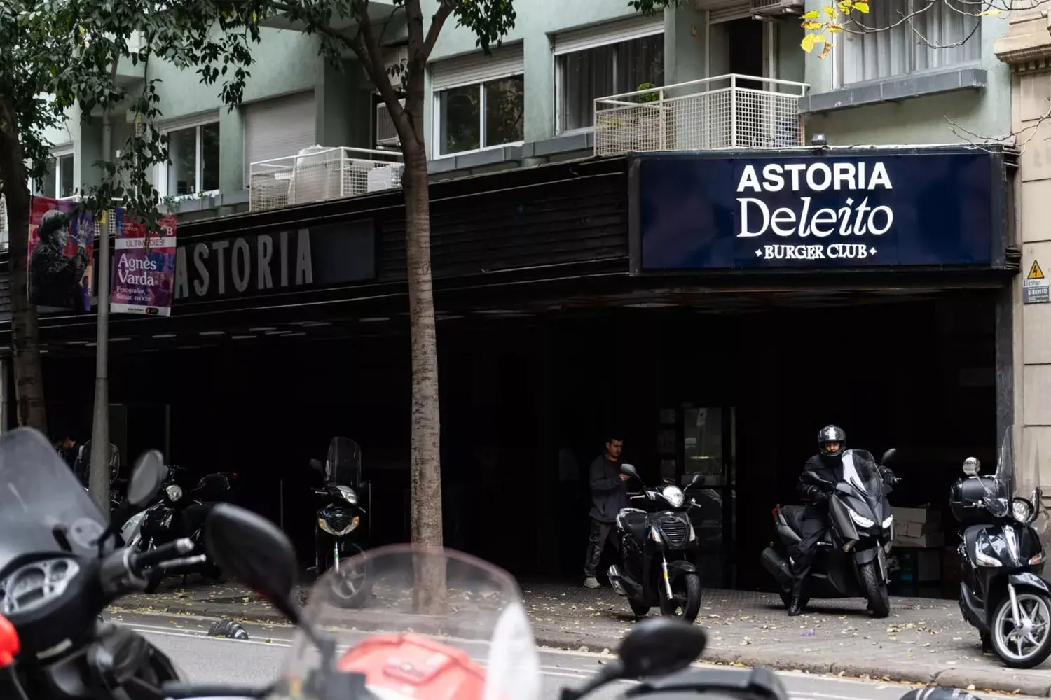 El Astoria Deleito Burger Club cerrado permanentemente / GALA ESPÍN