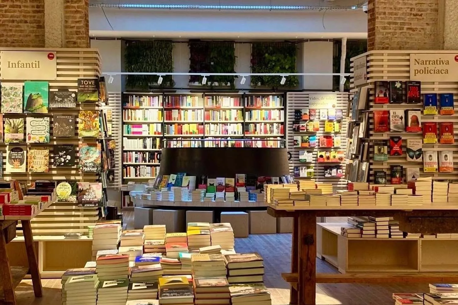 El interior de la nueva librería / LA CENTRAL