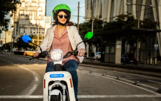 Una moto de la compañía Una moto de la compañía