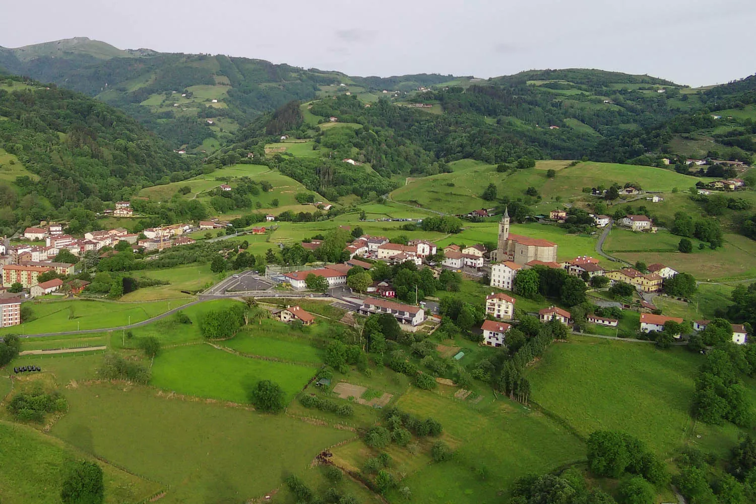 Asteasu, el pueblo vasco que aparece en la novela de Ignacio Martínez de Pisón / WIKIPEDIA Asteasu, el pueblo vasco que aparece en la novela de Ignacio Martínez de Pisón / WIKIPEDIA