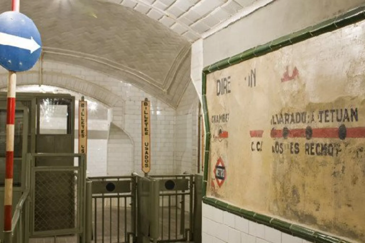Estación de la entrada de metro de Chamberí / METROMADRID