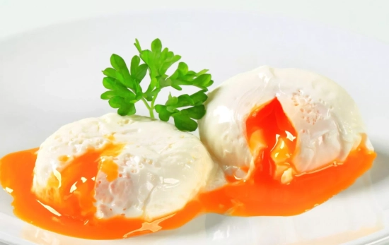 Huevos escalfados/ CANVA Huevos escalfados/ CANVA