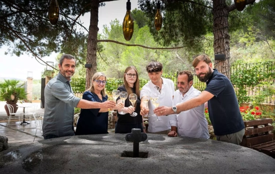 Pere Llopart, presidente de Corpinnat; Gemma, Sofia, Marc y Àlex Torello, de Celler Kripta, y Roc Gr Pere Llopart, presidente de Corpinnat; Gemma, Sofia, Marc y Àlex Torello, de Celler Kripta, y Roc Gr
