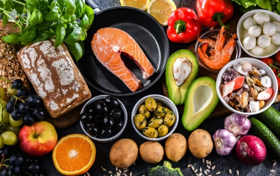 Alimentos como legumbres, verduras frescas, frutas, frutos secos y cereales integrales/ CANVA Alimentos como legumbres, verduras frescas, frutas, frutos secos y cereales integrales/ CANVA