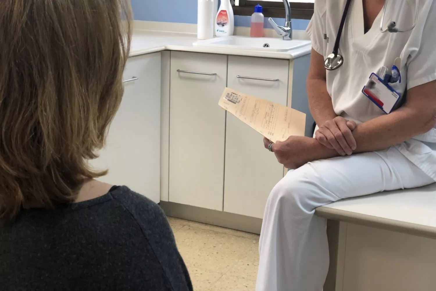 Consulta médica que puede acabar en una factura millonaria   EP