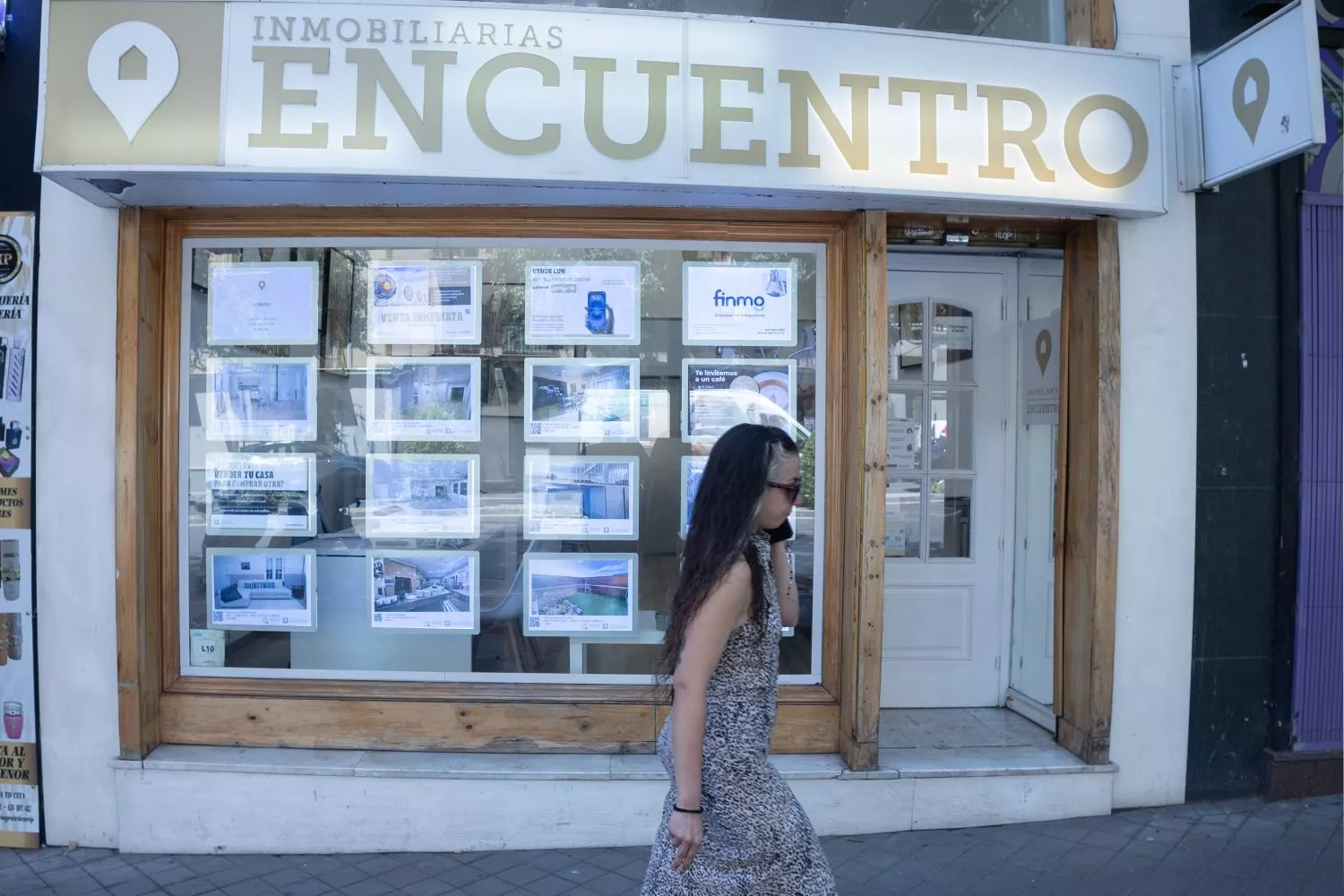 Escaparate de una inmobiliaria que comercializa vivienda / EDUARDO PARRA - EUROPA PRESS