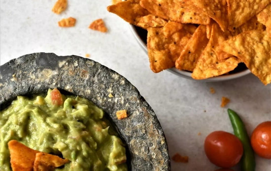 Nachos con guacamole / UNSPLASH Nachos con guacamole / UNSPLASH