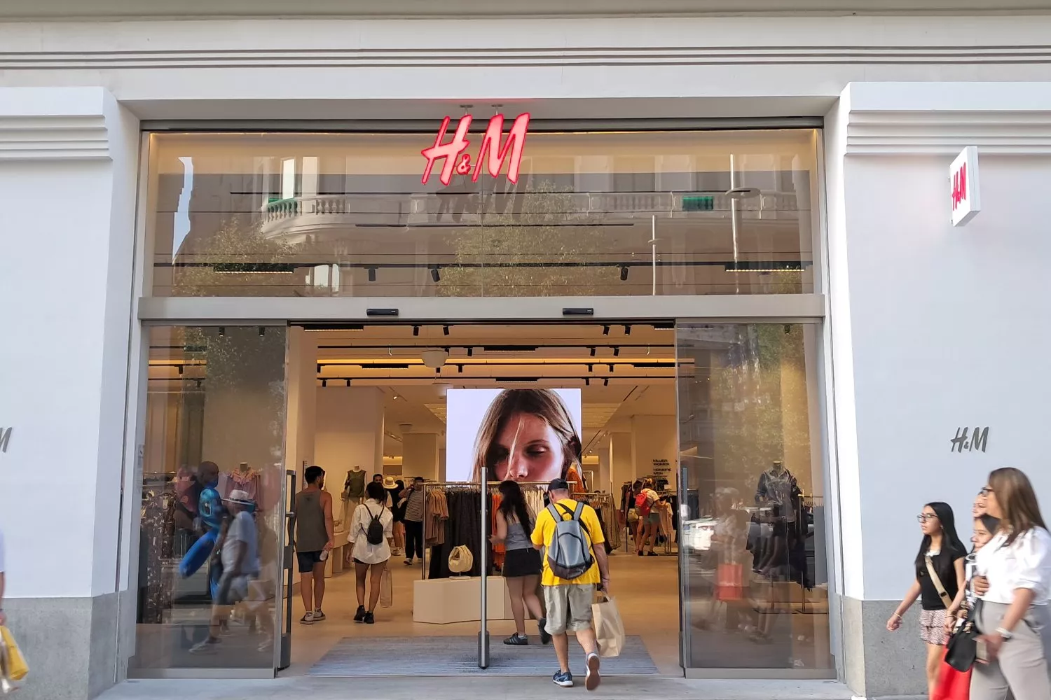 Una tienda de H&M / CONSUMIDOR GLOBAL