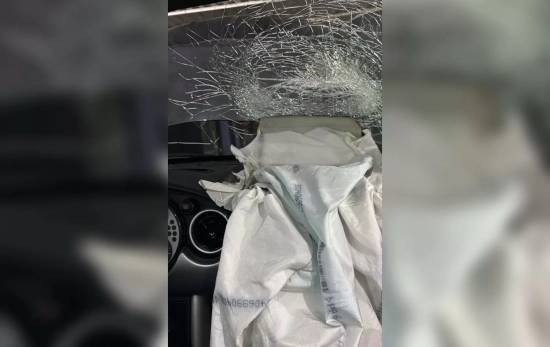La luna rota del coche de Manuel Soriano CEDIDA