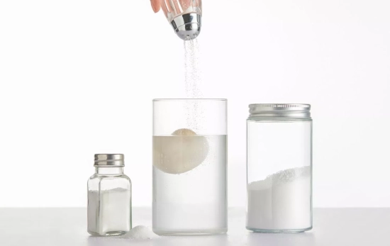Agua con sal/ CANVA Agua con sal/ CANVA