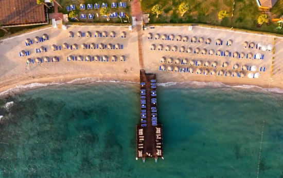 La playa que da al hotel Radisson Blu Resort & Spa RADISSON BLU La playa que da al hotel Radisson Blu Resort & Spa RADISSON BLU