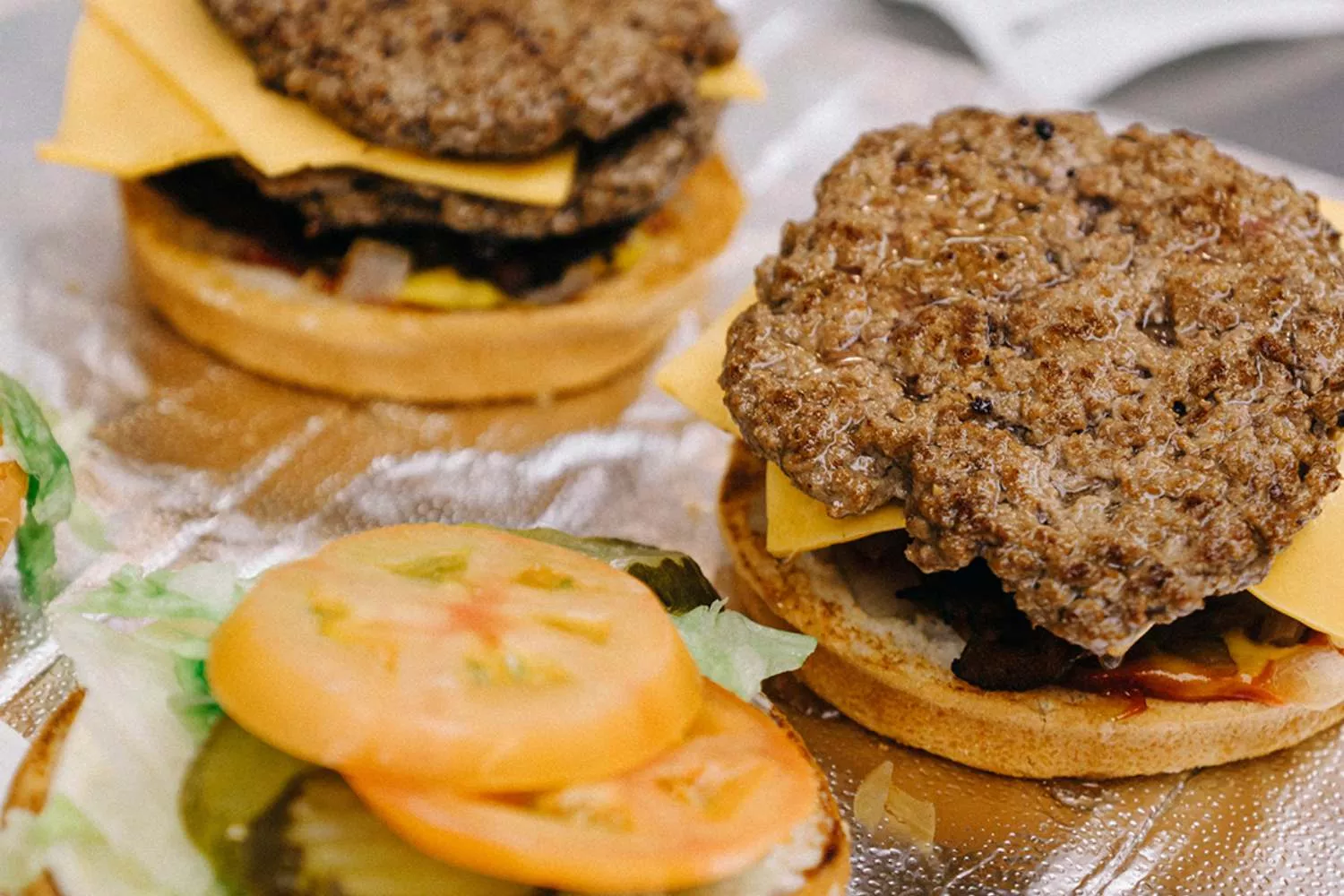 Las hamburguesas de Five Guys en proceso de elaboración / CEDIDA Las hamburguesas de Five Guys en proceso de elaboración / CEDIDA