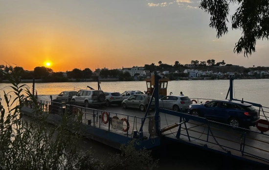 La barcaza de Raúl Iglesias en el río Guadalquivir ANA CARRASCO La barcaza de Raúl Iglesias en el río Guadalquivir ANA CARRASCO