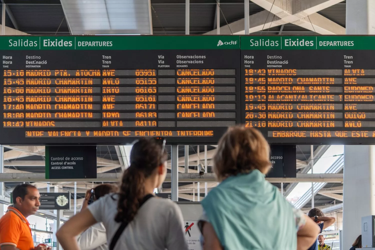 Un panel informativo comunica que algunos trenes han sido cancelados / EUROPA PRESS Un panel informativo comunica que algunos trenes han sido cancelados / EUROPA PRESS