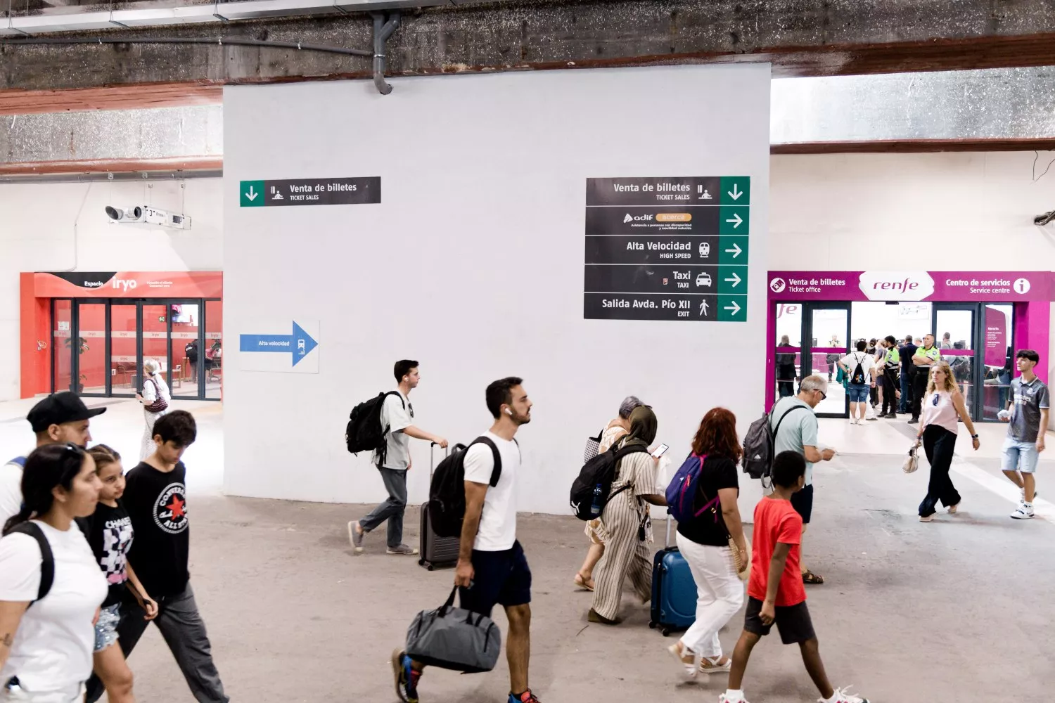 La Estación de Chamartín Clara Campoamor con trenes AVE / Carlos Luján - EP