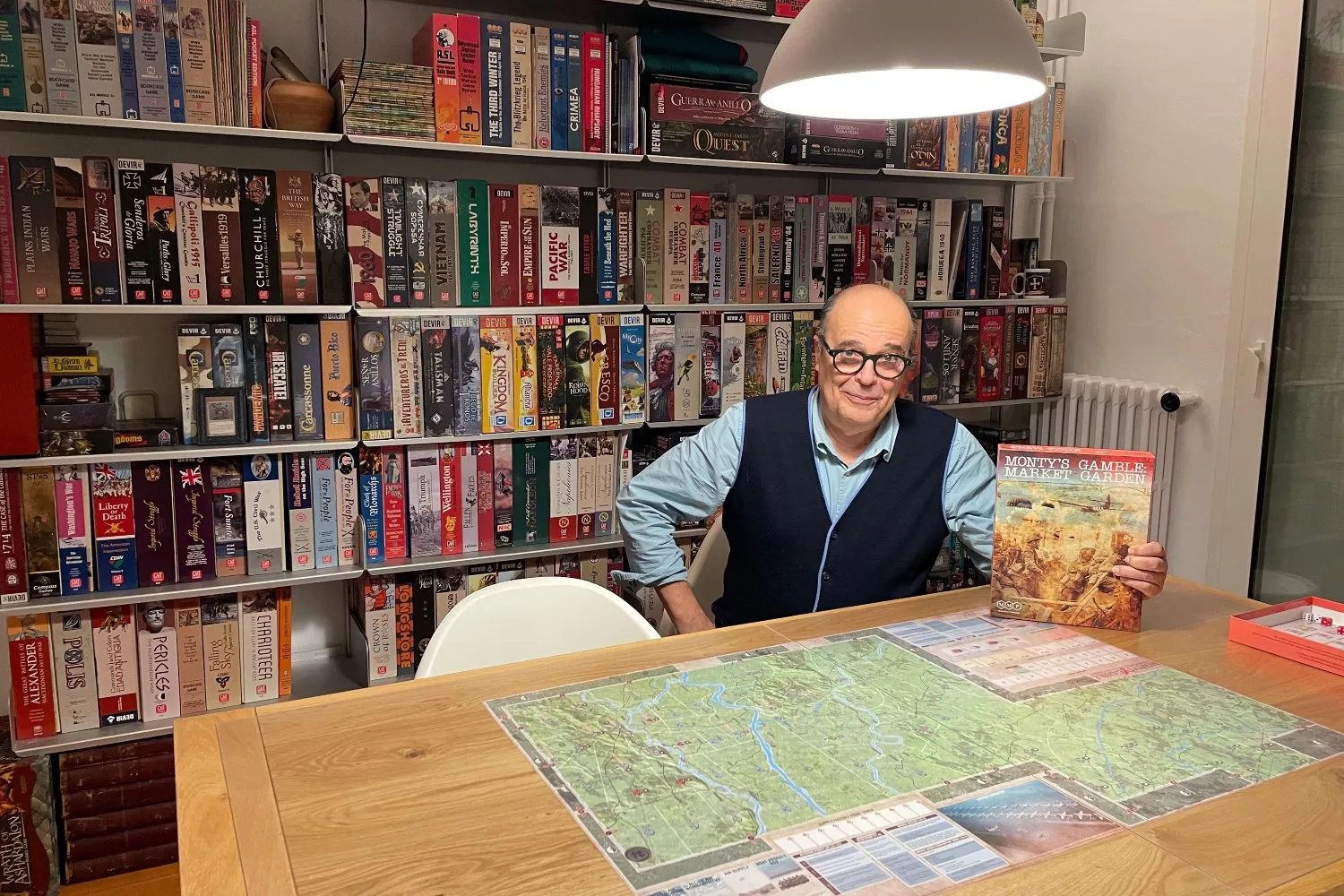 Quim Dorca, el hombre que tiene 450 juegos de mesa en casa / CEDIDA