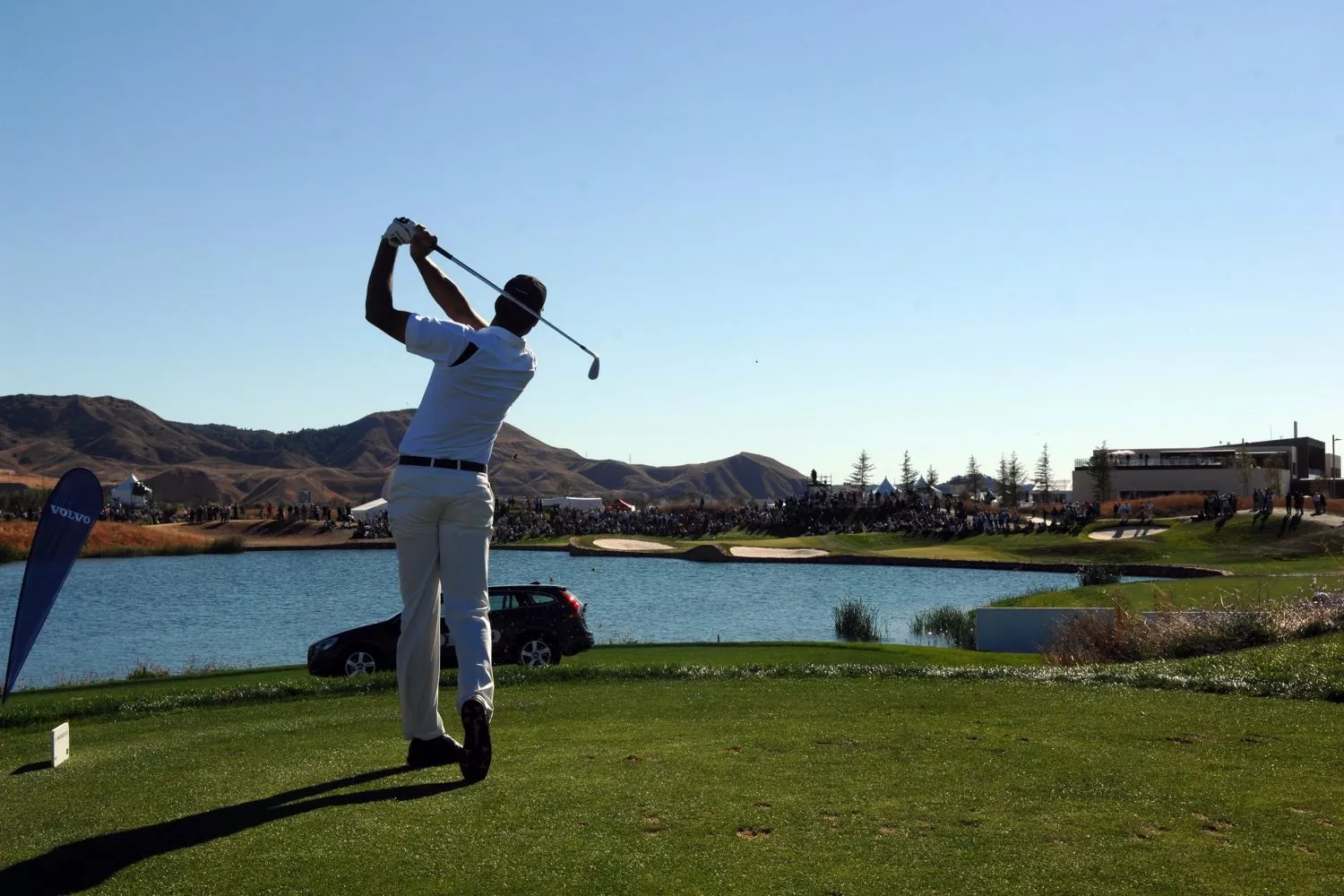 Una persona juega al golf en El Encín / EL ENCÍN Una persona juega al golf en El Encín / EL ENCÍN
