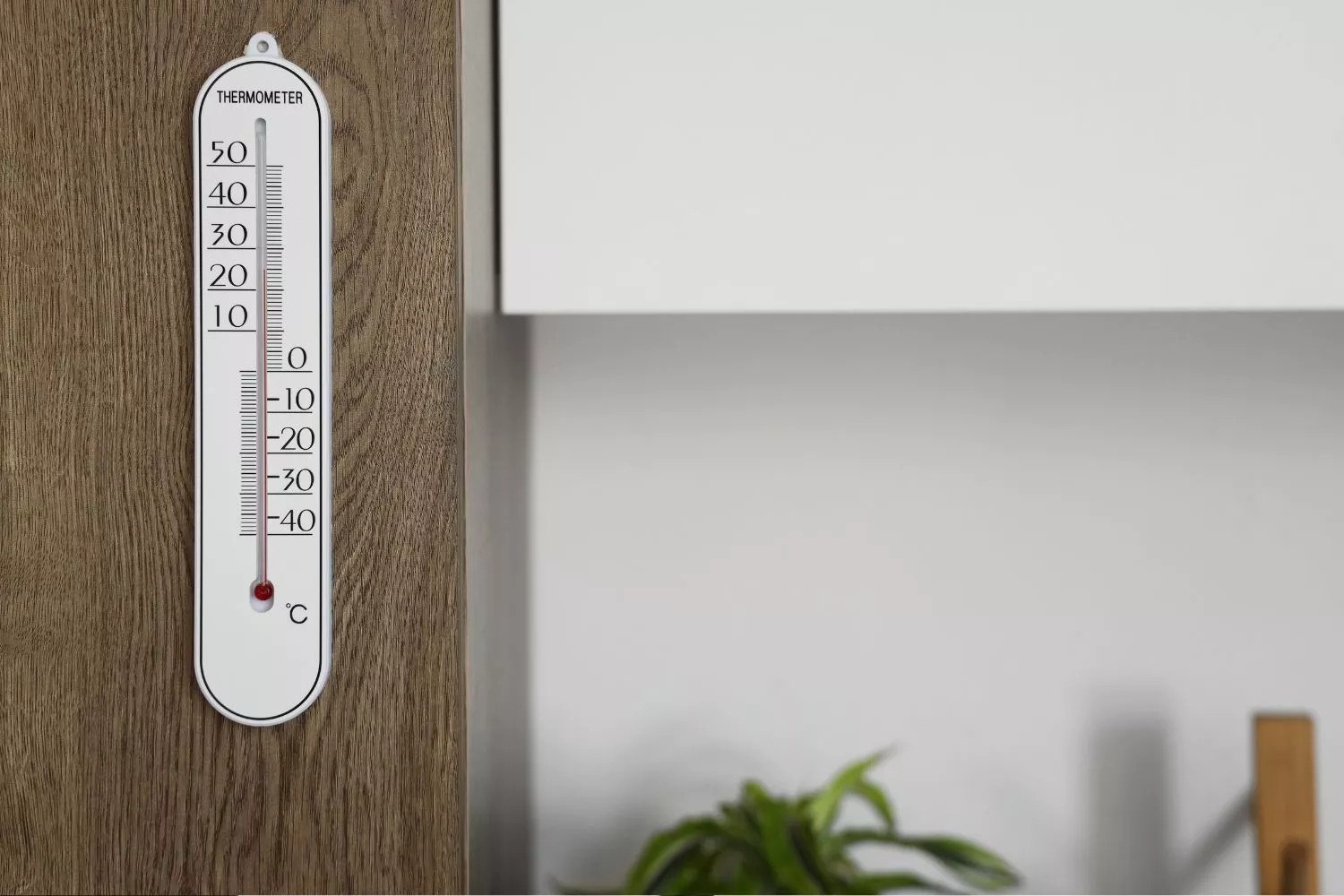 Un termómetro que marca la temperatura doméstica perfecta en verano/ CANVA