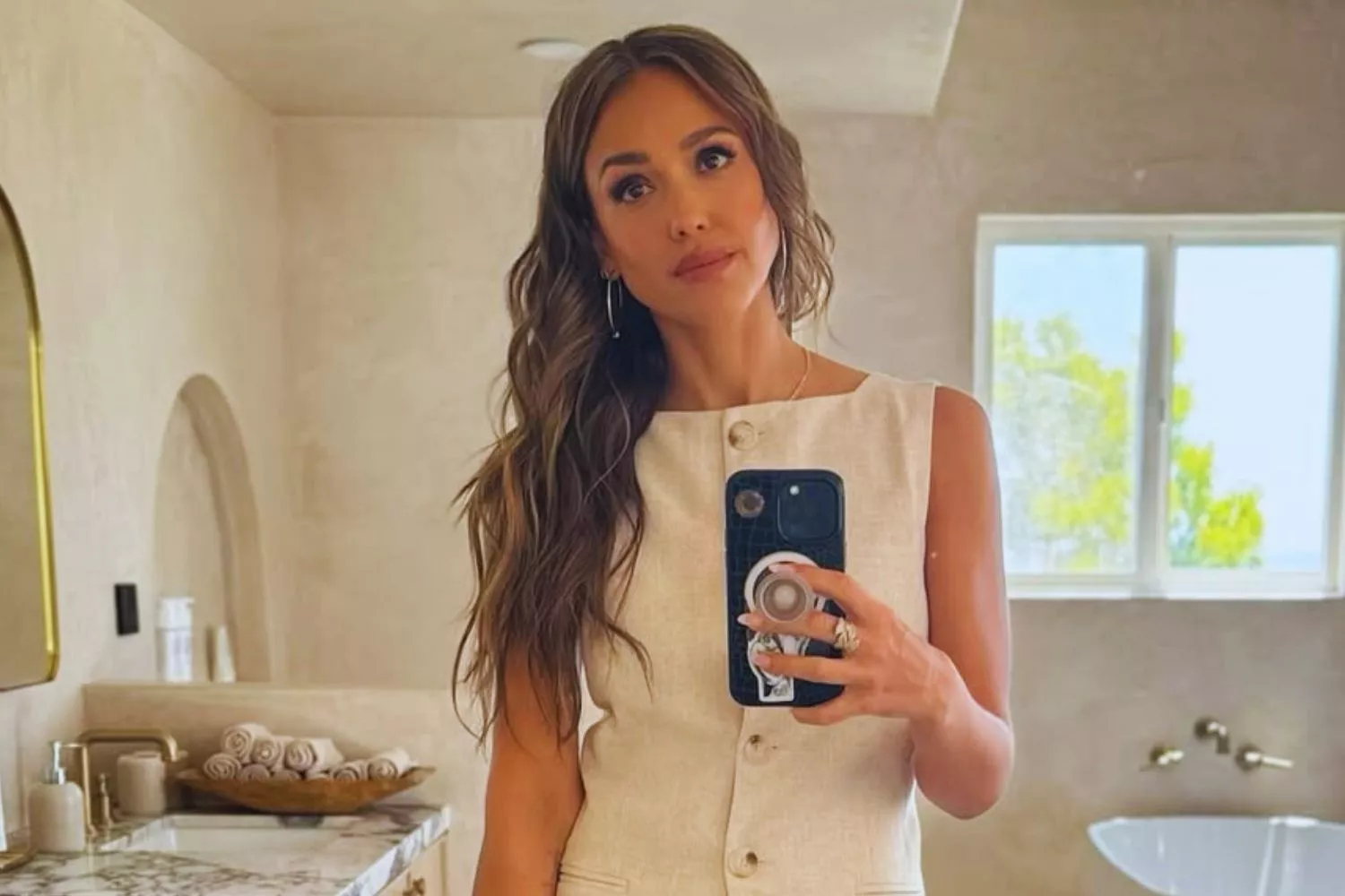 Jessica Alba después de hacerse su rutina de 'skincare' / Instagram