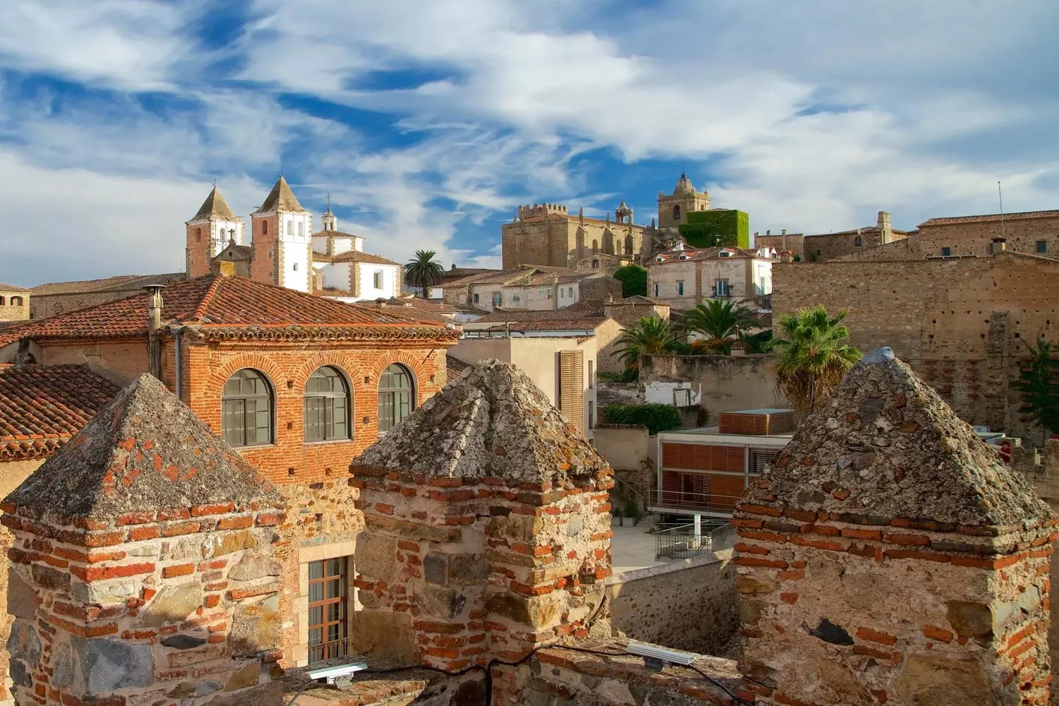 El casco antiguo de Cáceres, donde se encuentran sus hoteles más emblemáticos / EXPEDIA